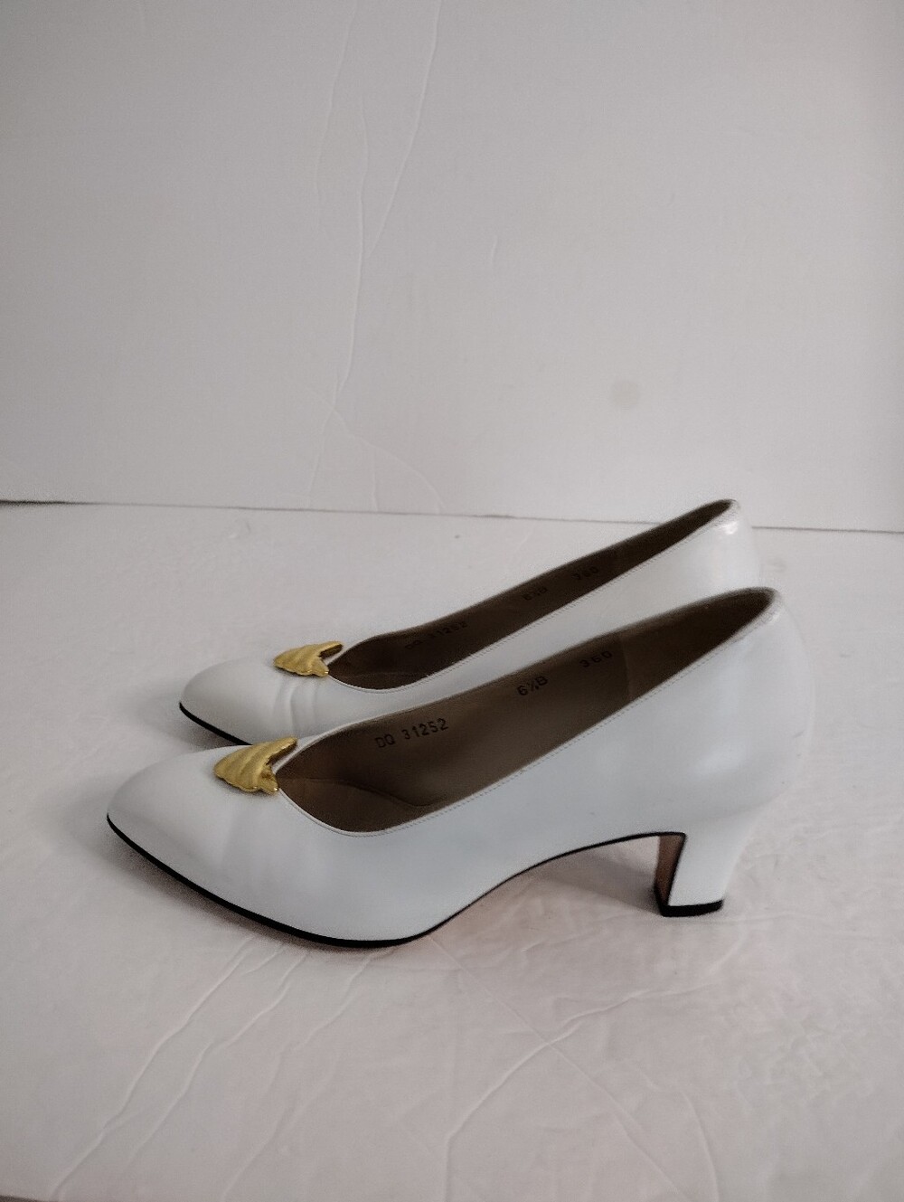 Salvatore Ferragamo White Leather Pumps 6.5 Vintage 80s w/ Box Office Siren - Picture 4 of 8